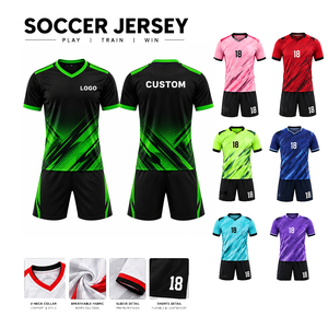 Tenue de football personnalisée verte et rouge, col en V, manches courtes, 100 % polyester, impression par sublimation, évacuation de l'humidité, pour hommes adultes - Product Image 5