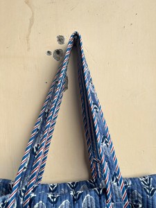 Nueva Bolsa de Viaje Acolchada con Estampado de Bloques para Mujer, Ideal para el Gimnasio, Compras y Vacaciones - Product Image 6