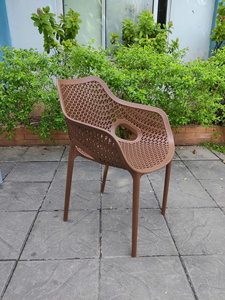 Fauteuil lounge moderne Sahara Taupe Lattice |   Siège berceau incurvé en polypropylène toutes saisons, rembourré de mousse, Oasis commercial haut de gamme - Product Image 2