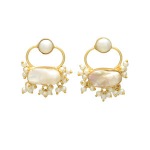 Pendientes de Perlas Naturales de Agua Dulce Blancas Ostra, con Alambre, Latón Chapado en Oro de 24K, Hechos a Mano, Estilo Vintage, Irregulares, para Mujeres Cristianas - Product Image 1