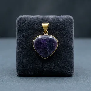 Pendentif en laiton en forme de cœur avec cabochon en iolite, pierre précieuse naturelle bleu-violet, vente en gros de bijoux - Product Image 1