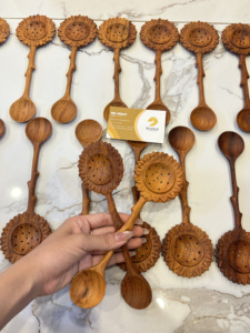 ช้อนไม้ไผ่แบบเป็นมิตรต่อสิ่งแวดล้อม อุปกรณ์ทำครัวที่ทนทาน สำหรับคน ตี และเสิร์ฟอาหาร เวียดนาม - Product Image 2