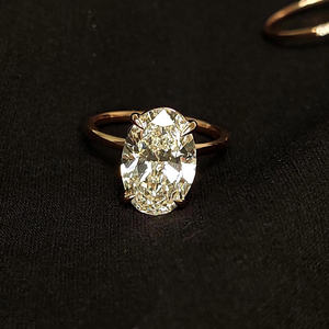 Bague de fiançailles pour femme en or rose avec diamant taille ovale, pierre naturelle, style classique - Product Image 3