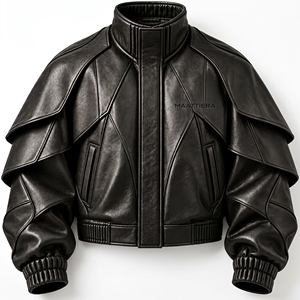 Chaqueta de cuero sintético negra para hombre con cuello alto, diseño de capa en los hombros, puños acanalados, cremallera frontal y personalización OEM - Product Image 5