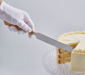 Juego de 3 Cuchillos para Queso de Acero Inoxidable con Mango Texturizado Dorado, Espátula para Pastel, Esparcidor de Mantequilla, Herramientas para Queso - Product Image 4