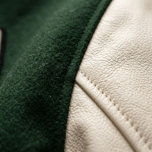 Veste universitaire unisexe verte, style décontracté, col montant brodé, coupe classique, vêtement d'hiver, 100% laine, réversible, à prix avantageux - Product Image 4