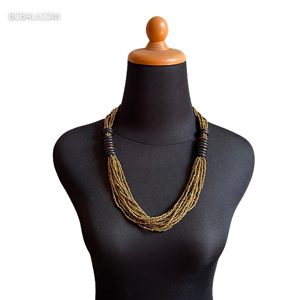 Collier de perles avec bois unique fait à la main à Bali par des artisans balinais - Product Image 5