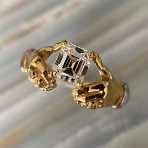 Anillo Escultural de Diamante Corte Asscher de 1.01CT de Alta Demanda, Cultivado en Laboratorio, Oro Sólido de 14K, Diseño Único para Regalo de Boda o Compromiso para Ella - Product Image 1