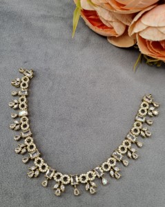 Collar chapado en oro antiguo con doble círculo de diamantes americanos, piedras rectangulares, colgantes de hoja marquesa y pendientes a juego - Proveedor - Product Image 3