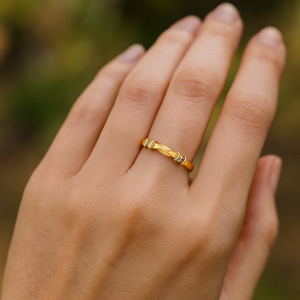 Bague minimaliste pour femme en or massif 14 carats avec diamant de laboratoire et sertissage barre, idéale pour mariage, fiançailles et cadeau d'anniversaire - Product Image 5