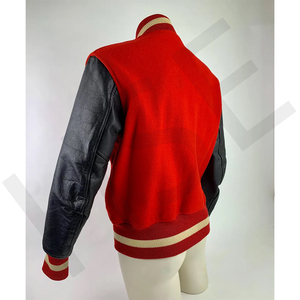 Chaqueta estilo universitario - Cuerpo de lana roja - Mangas de cuero negro - Product Image 5