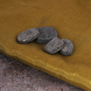 Pierre de lave noire naturelle en gros, cabochon de pierre semi-précieuse de forme irrégulière pour la fabrication de bijoux, pierres volcaniques en vrac - Product Image 2