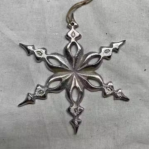 Mini décoration de Noël suspendue en métal artisanat éléments faits à la main suspendus - Product Image 2