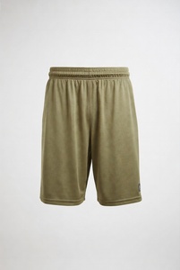 Shorts de sport marron avec poches à cordon de serrage et coupe décontractée, idéal pour les tenues de sport décontractées en studio. - Product Image 4