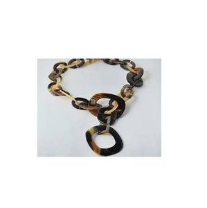 สร้อยคอทำมือจากเขาควายรักษ์โลก พร้อมจี้พลอยเม็ดใหญ่ เหมาะสำหรับเป็นของขวัญทางธุรกิจ และดูมีขนาดใหญ่สะดุดตา - Product Image 1