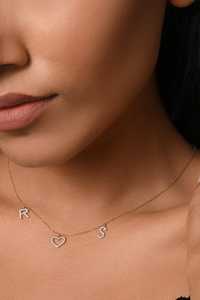 จี้เพชรตัวอักษรแบบกำหนดเอง ทองคำแท้ 14k 18k เพชรทรงกลมเพาะเลี้ยงในห้องปฏิบัติการ ประดับเพชรแบบฝังเต็มรูปหัวใจ สร้อยคอหรูหรา ผู้ผลิต - Product Image 2