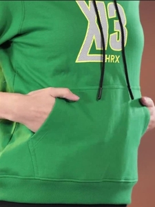 Sudadera con Capucha Verde para Mujer con Estampado K3, Corte Regular, de Algodón Tejido, Estilo Otoñal, Conjunto con Pantalones Blancos - Product Image 5
