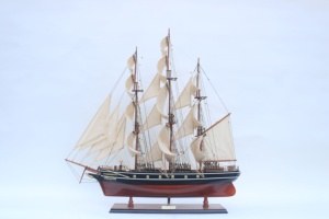 Maqueta de Barco de Plataforma Tall Ship Cutty Sark Hecha a Mano - Réplica a Escala del Barco Británico Tea Clipper con Acabado Natural para Decoración de Hogar u Oficina - Product Image 1