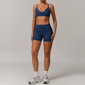 Conjunto de Yoga de 2 Piezas, Top Corto con Tirantes Finos y Cuello en V, Pantalones Cortos de Cintura Alta, Ropa Deportiva Transpirable y Absorbente de Sudor - Product Image 1
