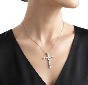 Colgante de Cruz Cristiana con Diamante Moissanita Cultivado en Laboratorio, Corte Pera, Claridad DEF VS VVS, Certificado IGI, Oro Sólido de 10K, 14K, 18K - Product Image 5