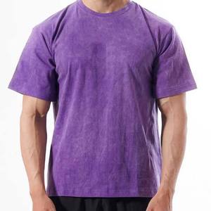 Camiseta de algodón 100% de corte holgado, color liso, cuello redondo, manga corta, estilo urbano y moderno, esencial para la moda masculina, con efecto lavado ácido. - Product Image 6