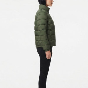 Chaqueta acolchada cómoda para mujer con relleno cálido, cremallera completa, cuello alto, dos bolsillos laterales y para uso diario. - Product Image 4