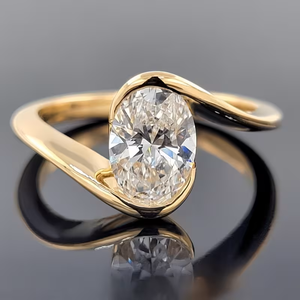 Bague de fiançailles et de mariage en or 14 carats avec diamant de laboratoire ovale de 2,00 carats, sertie en clos en spirale, certifiée IGI, bijoux personnalisés - Product Image 1