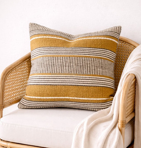 Housse de coussin tissée à la main gris moutarde 50 × 50 cm, motif rayé texturé, coussin décoratif de designer pour la maison - Product Image 1