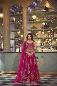 Lehenga de diseñador para fiestas y bodas, con bordado de lentejuelas e hilos, blusa sin coser y dupatta con adornos. - Product Image 3