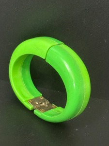 Brazalete de Resina Verde de Moda con Cierre Metálico, Diseño Exquisito, Regalo Promocional Novedoso - Product Image 5