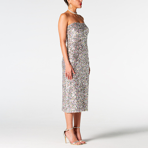 Vestido de Noche Elegante sin Tirantes con Lentejuelas, Estilo Tubo, Hasta la Rodilla, con Brillo, Diseño Sólido, Tela Satén - Product Image 2