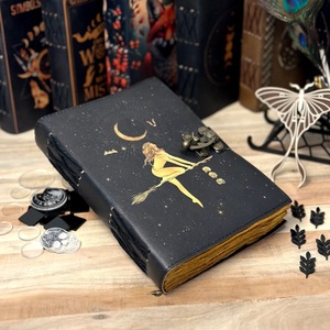 Diario Grimoire de Cuero Negro Grande de 400 Páginas Herb Heritage, con Diseño de Escoba Voladora, Luna y Estrellas, Encuadernación Espiral, Libro de Regalo - Product Image 4