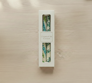 Juego de 2 Velas Cónicas Pintadas a Mano con Diseño Botánico Verde, Cera de Parafina sin Aroma, Decoración para el Hogar - Product Image 3
