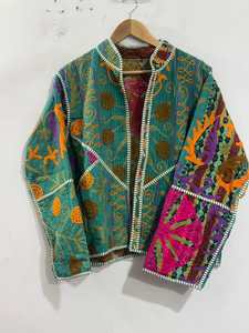 Veste courte matelassée Kantha pour femme, verte, à col montant, patchwork, broderie florale, manches lanternes - Product Image 3