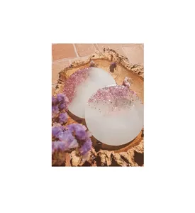 Elegantes posavasos de resina para decoración de interiores con diseños artísticos, hechos para proteger la superficie de muebles de forma duradera. - Product Image 4