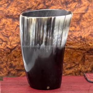 Verre à boire en corne de viking avec moulures en laiton, tasse à bière ou à vin, cadeau authentique d'inspiration médiévale, récipient avec revêtement alimentaire sûr - Product Image 3