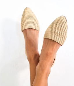 รองเท้าสานราฟเฟียทำมือ: รองเท้าส้นเตี้ยสไตล์โมร็อกโกสำหรับฤดูร้อน - Product Image 3