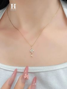 Pendentif élégant en forme de clé serti de diamants, collier en or 14 carats, bijoux fins minimalistes - Product Image 1