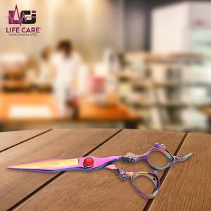 กรรไกรตัดผมมืออาชีพ หลายสี คุณภาพเยี่ยม ด้ามจับลายมังกร กรรไกรตัดผมญี่ปุ่น ผลิตโดย Life Care Ins - Product Image 6