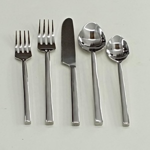 Nouvel ensemble de couverts en acier inoxydable écologique, finition miroir argenté, avec manche au design carré, aspect moderne, option de logo personnalisé - Product Image 1
