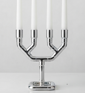 4-Armiger Silberner Metall-Kerzenleuchter Geometrischer Röhrenförmiger Kerzenständer mit Rechteckiger Basis für 4 Stabkerzen - Product Image 4