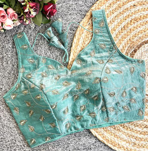 Chemisier de mariage moderne en soie tissée avec broderie de sequins, col en V, manches courtes, dos ouvert, 100 % soie - Product Image 6