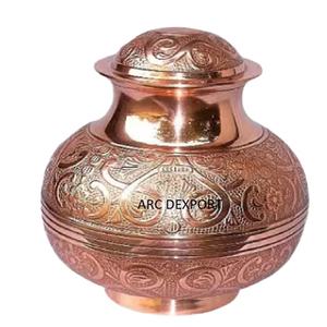 โถโกศและหม้อขี้เถ้ามนุษย์ดีไซน์ล่าสุดลายนูนทำจากโลหะทองแดงสำหรับซัพพลายเออร์ขายส่ง - Product Image 1