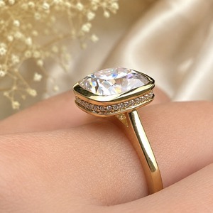 Bague solitaire élégante à taille coussin pour femme |   Bague de fiançailles plaquée or |   Bague de promesse délicate |   Bijoux minimalistes tendance - Product Image 1