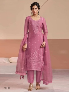 Salwar Kameez de qualité standard en chiffon épais avec broderie, prêt-à-porter, style pakistanais, disponible en gros - Product Image 3