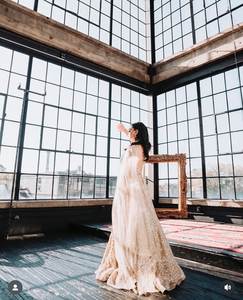 Lehenga Choli traditionnel indien en soie Kasturi avec des sequins et des broderies Dori pour les occasions de mariage et les événements festifs pour femmes - Product Image 2