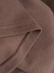 Camiseta de yoga para mujer, de manga corta, cuello redondo, corte ajustado, de secado rápido, con logotipo bordado personalizado, precio de fábrica de Bangladesh y China. - Product Image 2