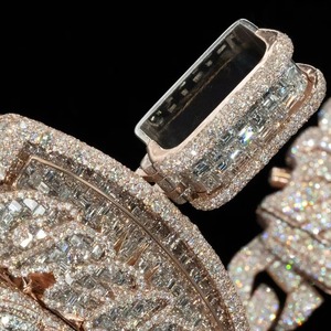 Colgante Escudo Iced Out de Moissanita Chapado en Oro Rosa de 18K, Estilo Hiphop para Uso Diario Masculino, Amuleto Temático, Colgante Personalizado con Letra Iced Out - Product Image 5