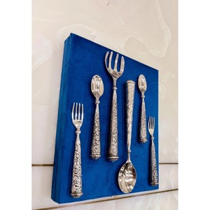 Elegante Juego de Cubiertos Metálicos con Mangos Grabados, Acabado Espejo de Alta Calidad, Apto para Lavavajillas, Ideal para Bodas - Product Image 4
