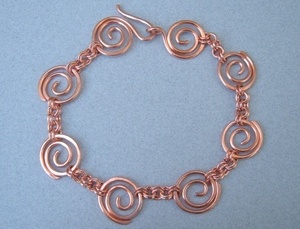 Pulsera de cobre hecha a mano con diseño floral grabado para mujer, accesorios de moda tradicionales, regalo - Product Image 4
